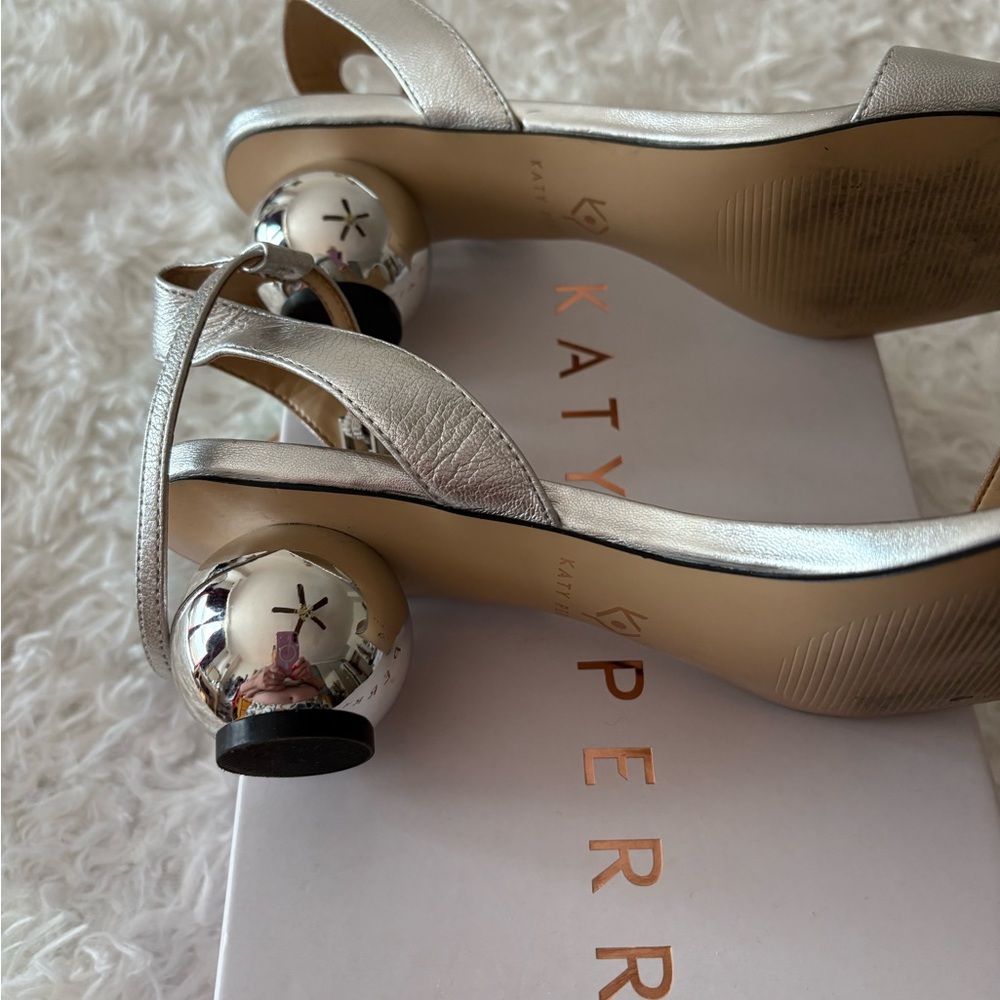 Katy Perry Collections Silver Sandals Elegant Open-Toe Design
Clean wore twice - Picture 2 of 9